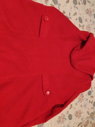 Parka roja con capucha