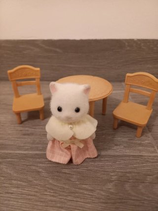SYLVANIAN FAMILIES - Gata persa y mobiliario casa