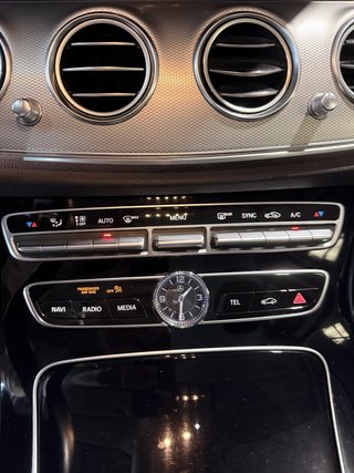 Mercedes E220d NACIONAL/Pantalla digital IMPECABLE