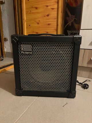 Guitarra Ibanez Gio y Amplificador Roland Cube30