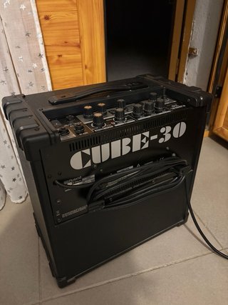 Guitarra Ibanez Gio y Amplificador Roland Cube30