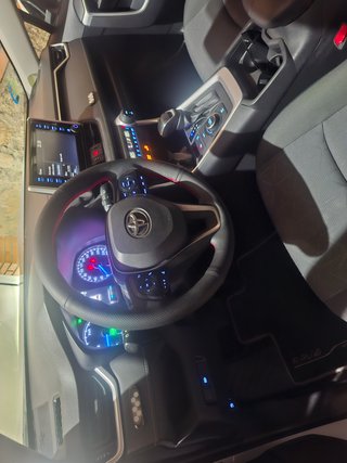 Toyota RAV4 220 hybrid 4X4 BUSINESS