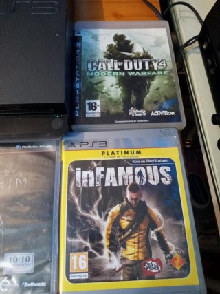 PS3 Slim 160GB (PlayStation 3) + 4 juegos + 3 mand