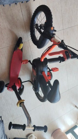 Bicicleta infantil con patinete