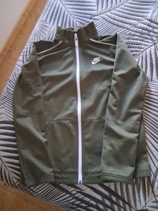 Conjunto deportivo Nike verde oliva