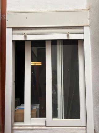 Ventana 70x100 con persiana