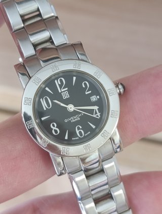 Reloj Givenchy Plateado y Negro