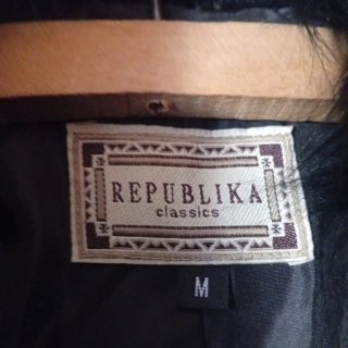 Abrigo polipiel negro cuello pelo nuevo  entallado