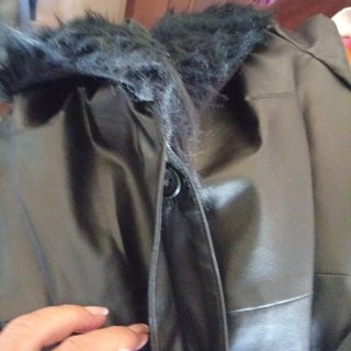 Abrigo polipiel negro cuello pelo nuevo  entallado