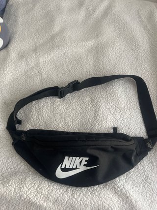 Riñonera Nike Negra