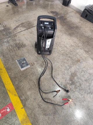 Cargador de Baterías Profesional 12/24V