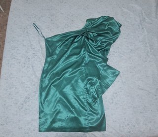 Vestido corto asimétrico verde azulado