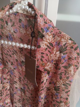 Blusa floral manga abullonada