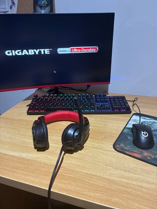 Monitor Gigabyte, Tastiera e Cuffie Gaming
