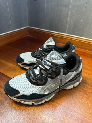 Zapatillas Asics Gris y Negro
