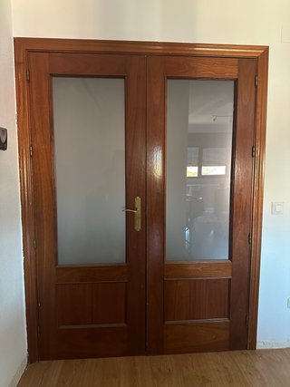 Puerta Doble de Madera con Cristal