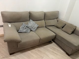 Sofá Cheslong Gris en tejido anti manchas