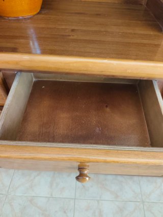 Aparador/vitrina de madera estilo clásico