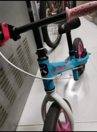 Bici sin pedales B'TWIN azul y rosa