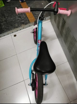 Bici sin pedales B'TWIN azul y rosa