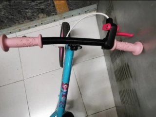 Bici sin pedales B'TWIN azul y rosa
