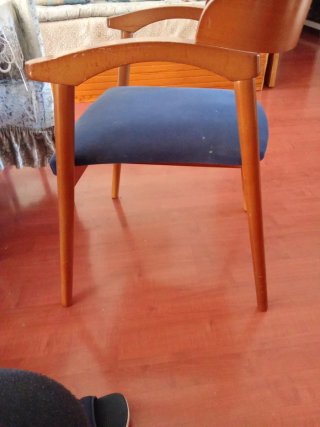 Silla vintage de madera con reposabrazos