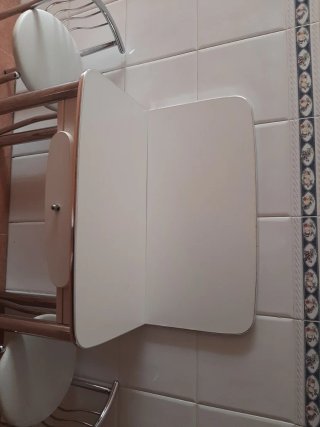 Mesa de cocina y 2 sillas