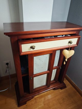 Conjunto de Mesa y Cómoda Auxiliar