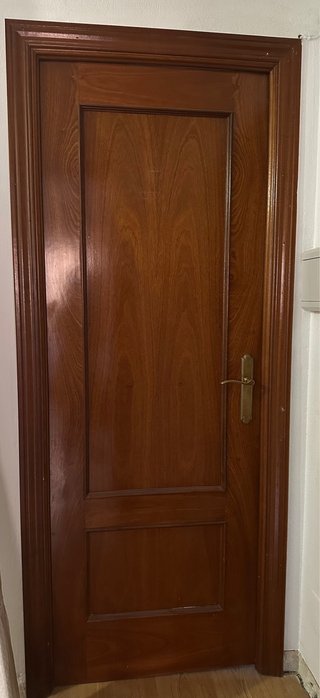 Puerta de Madera Clásica