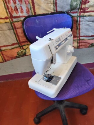 Máquina de coser Singer blanca para piezas o repar