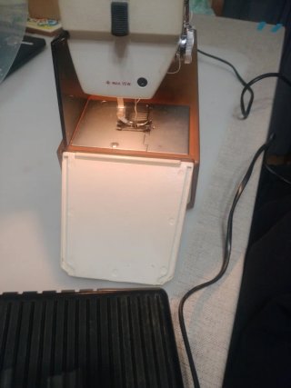 Máquina de coser Alfa Capricho