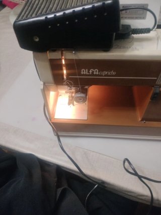 Máquina de coser Alfa Capricho
