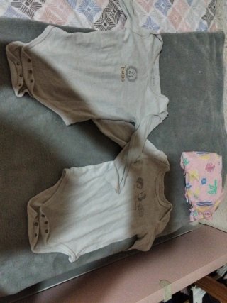 2 Bodies de bebé beige