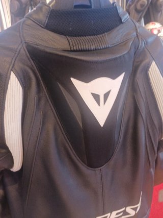 Mono Dainese Avro D-air Talla 50