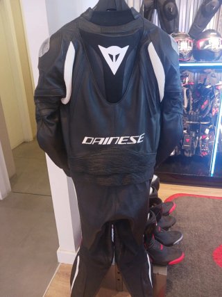 Mono Dainese Avro D-air Talla 50