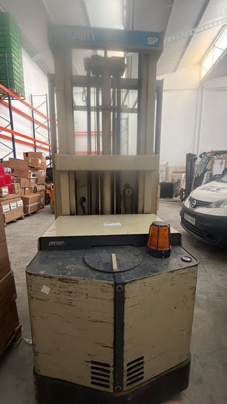 Recogepedidos Crown Eléctrica