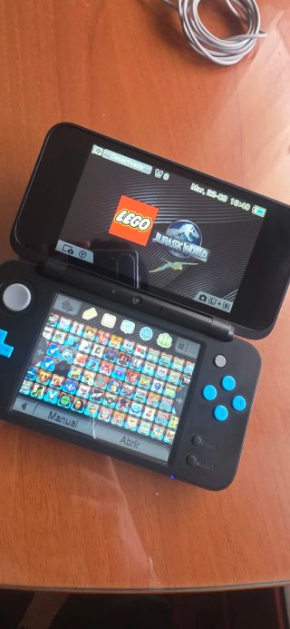 Nintendo 2DS XL Negra y Azul