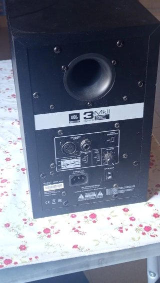 Monitor de estudio JBL 305P MkII