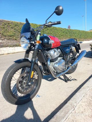 Royal Enfield Interceptor 650 - Roja/Negra 5500 km
