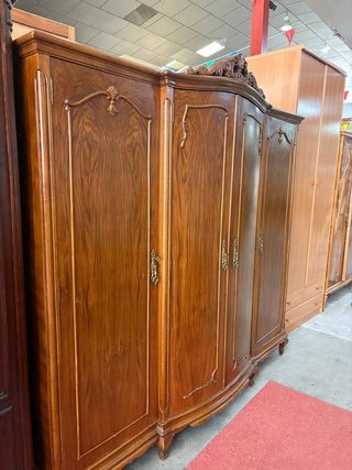ARMARIO CLÁSICO DE MADERA