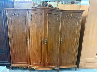 ARMARIO CLÁSICO DE MADERA