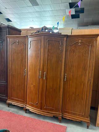 ARMARIO CLÁSICO DE MADERA