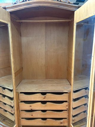 ARMARIO CLÁSICO DE MADERA