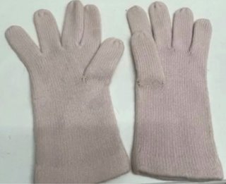 Par de guantes de lana rosa