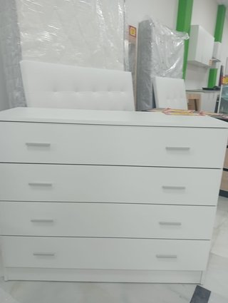 Cómoda Blanca de 4 Cajones