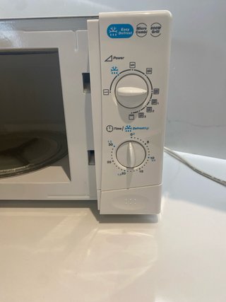 Microondas Zanussi Grill 700W 20L