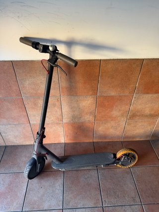 Patinete eléctrico negro