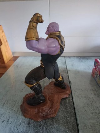 Figura de Thanos Marvel
