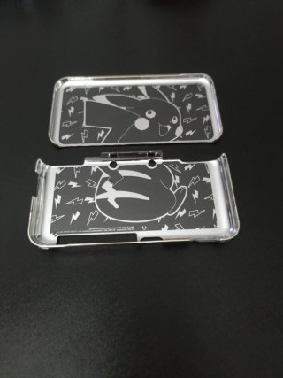 Carcasa Hori Pikachu premium para New 2DS XL
