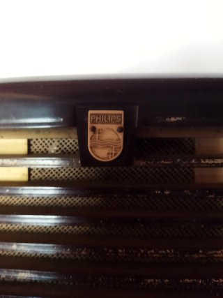 Radio antigua Philips , uso decorativo.